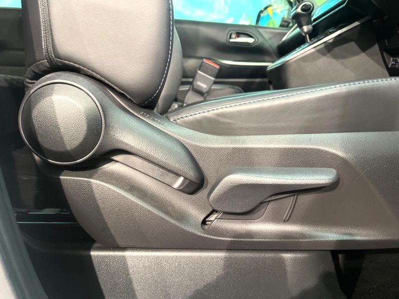 2022 Toyota Voxy 6BA-MZRA90W (UW-6a8fabcaebe00)[18]