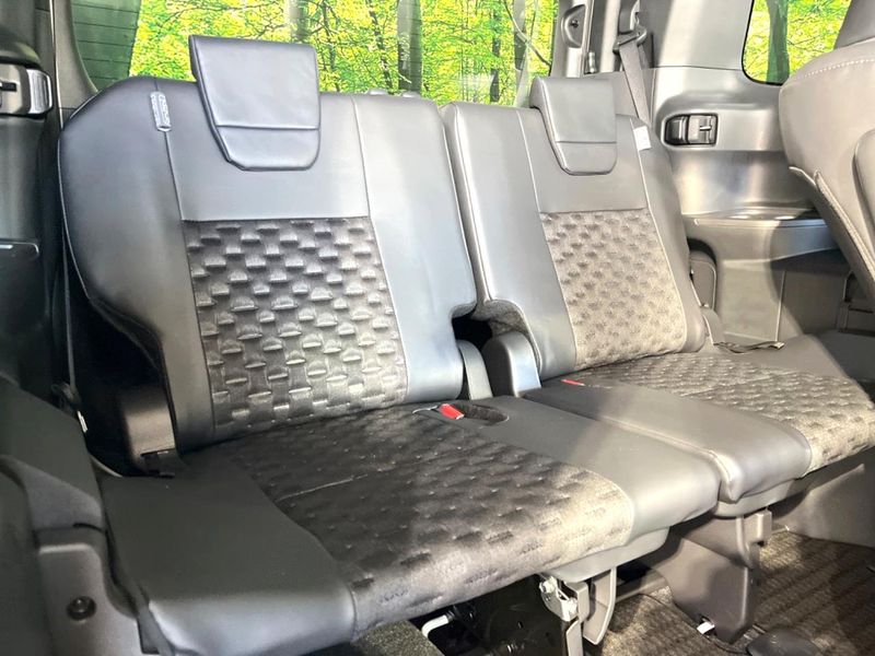 2023 Toyota Voxy 6BA-MZRA90W (UW-6a8fabcec194b)[10]