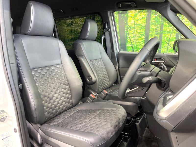 2023 Toyota Voxy 6BA-MZRA90W (UW-6a8fabcec194b)[7]