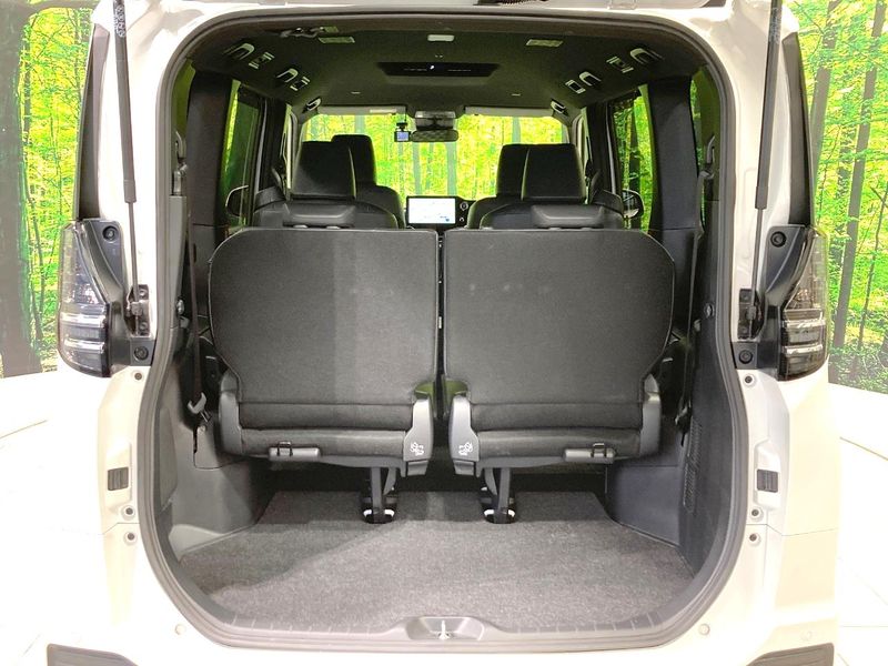 2023 Toyota Voxy 6BA-MZRA90W (UW-6a8fabcf0b152)[5]