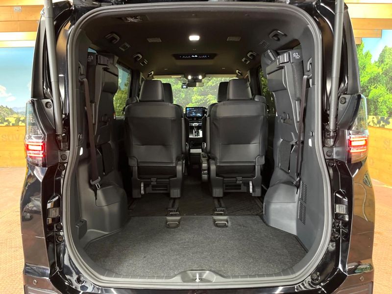 2023 Toyota Voxy 6BA-MZRA90W (UW-6a8fabd1291e0)[10]