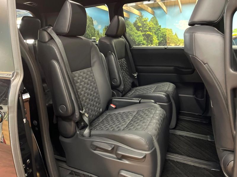 2023 Toyota Voxy 6BA-MZRA90W (UW-6a8fabd1291e0)[15]