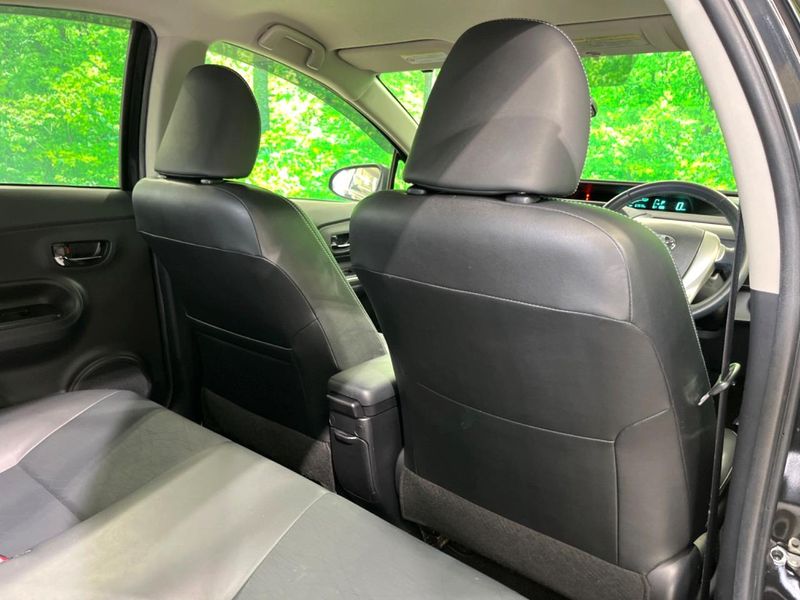 2013 Toyota Aqua DAA-NHP10 (UW-6a8fabd9b6ca8)[17]