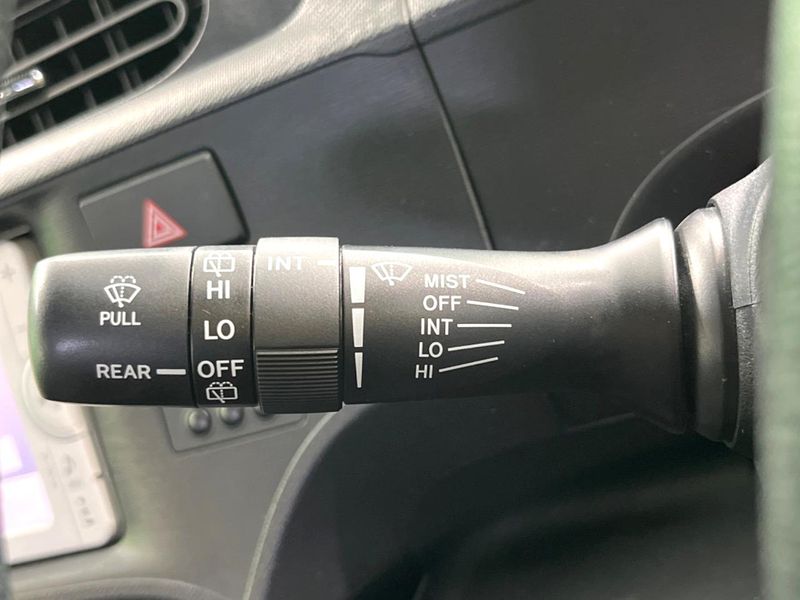 2013 Toyota Aqua DAA-NHP10 (UW-6a8fabd9b6ca8)[23]