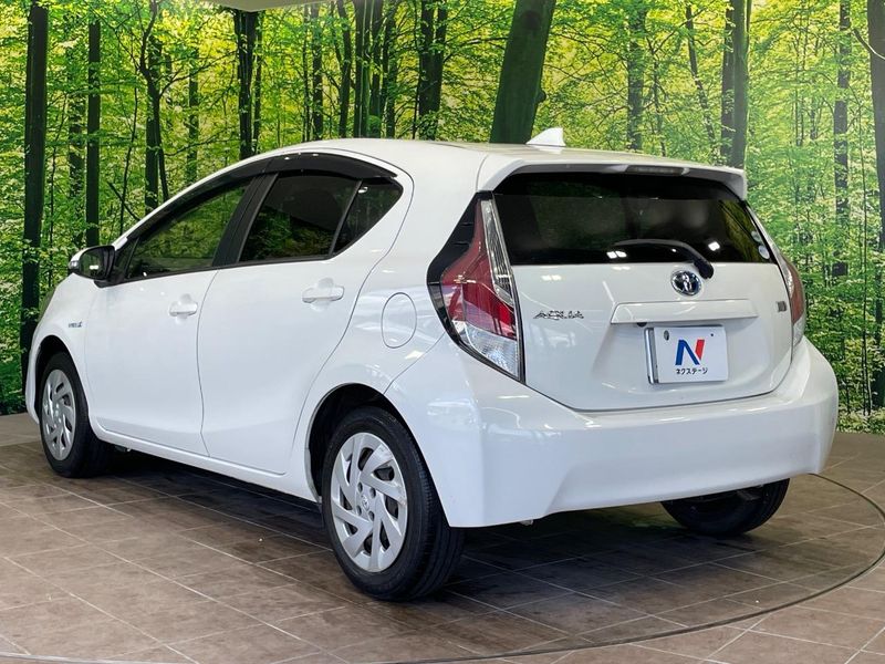 2016 Toyota Aqua DAA-NHP10 (UW-6a8fabdc50122)[14]