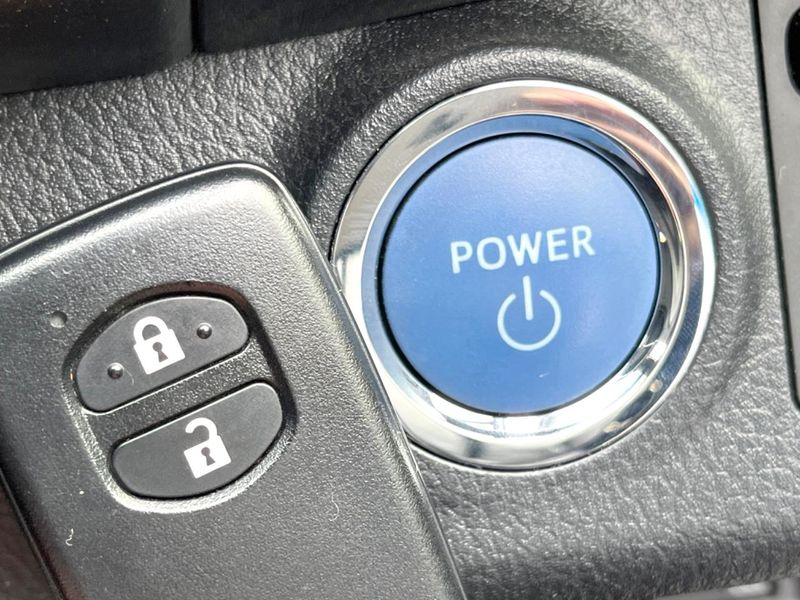 2017 Toyota Vitz DAA-NHP130 (UW-6a8fabe7aa473)[21]