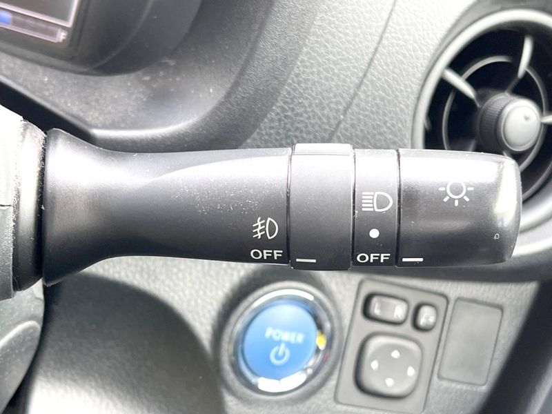 2017 Toyota Vitz DAA-NHP130 (UW-6a8fabe7aa473)[26]