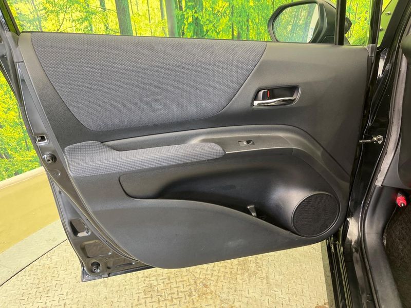 2016 Toyota Sienta DAA-NHP170G (UW-6a8fabe8e5978)[8]