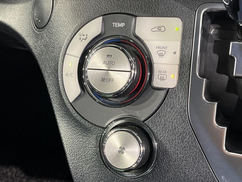 2018 Toyota Sienta DAA-NHP170G (UW-6a8fabea1aeda)[18]