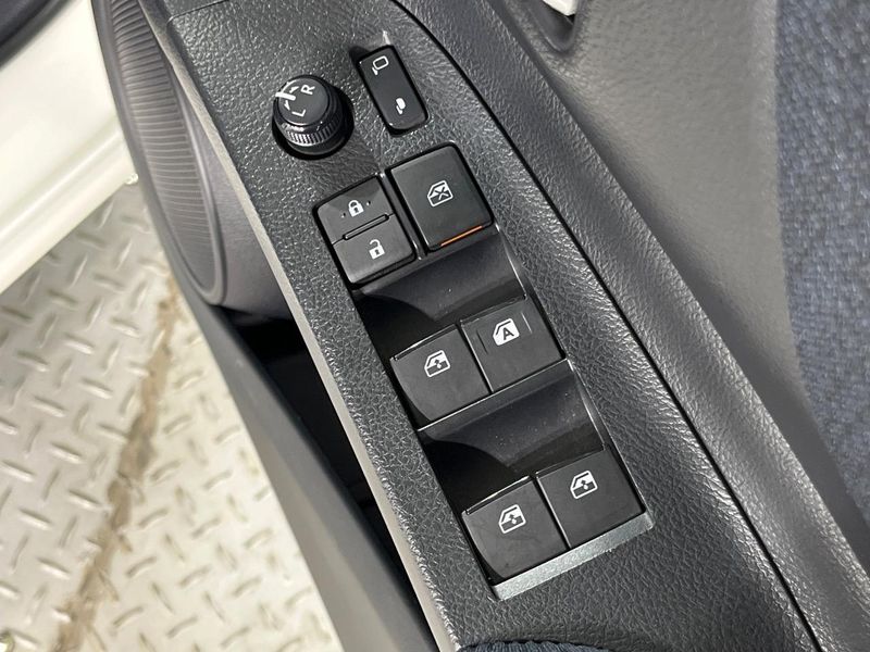 2018 Toyota Sienta DAA-NHP170G (UW-6a8fabea1aeda)[23]