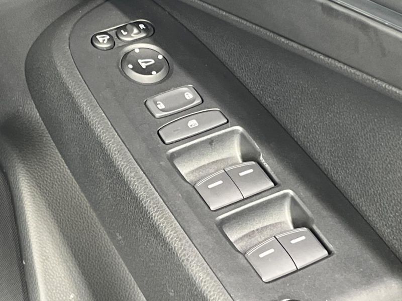 2025 Honda Vezel 6AA-RV5 (UW-6a8fac208c485)[23]