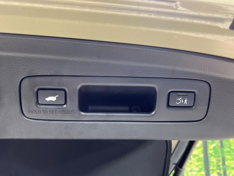 2021 Honda Vezel 6AA-RV6 (UW-6a8fac23979a4)[9]