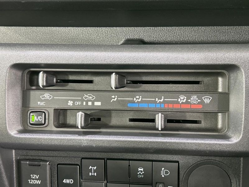 2023 Toyota Pixis Truck 3BD-S510U (UW-6a8fac2b95bca)[27]
