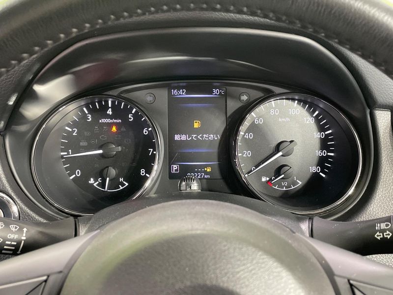 2017 Nissan X-Trail DBA-T32 (UW-6a8fac407faf7)[28]