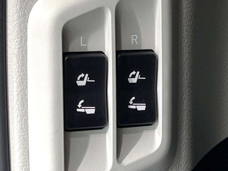 2023 Toyota Land Cruiser Prado 3BA-TRJ150W (UW-6a8fac4aac965)[17]