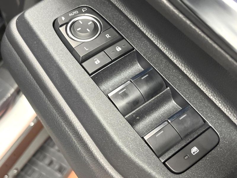 2025 Toyota Land Cruiser 250 3BA-TRJ250W (UW-6a8fac555ab02)[22]