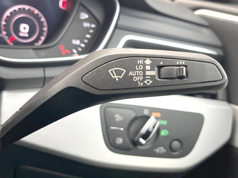 2017 Audi A4 DBA-8WCYRF (UW-6a8fac6c45949)[27]