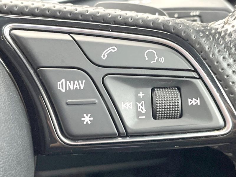 2017 Audi A4 DBA-8WCYRF (UW-6a8fac6c45949)[23]