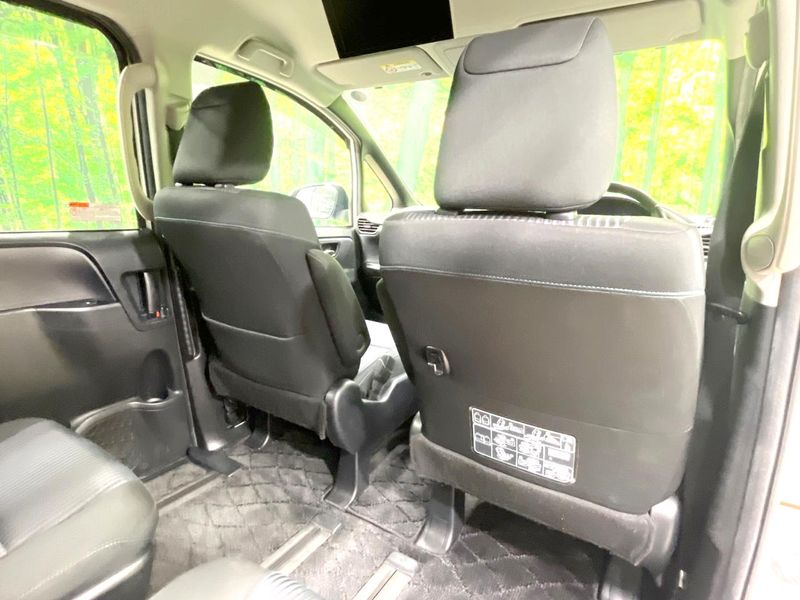 2015 Toyota Voxy DBA-ZRR80W (UW-6a8fac922809f)[29]
