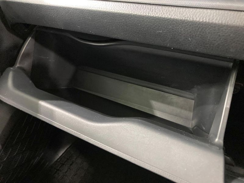 2016 Toyota Voxy DBA-ZRR80W (UW-6a8fac93cf606)[23]