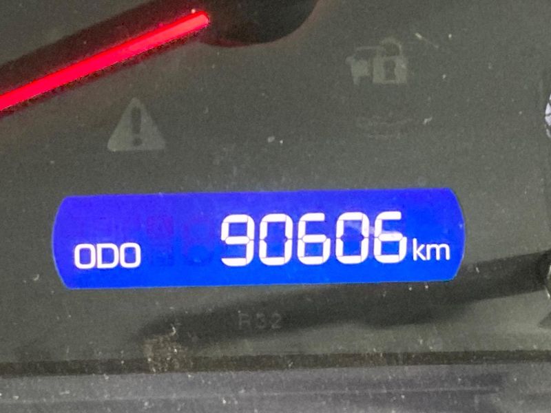 2016 Toyota Voxy DBA-ZRR80W (UW-6a8fac93cf606)[2]
