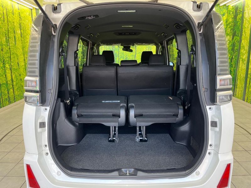 2017 Toyota Voxy DBA-ZRR85W (UW-6a8faca06ec8d)[23]