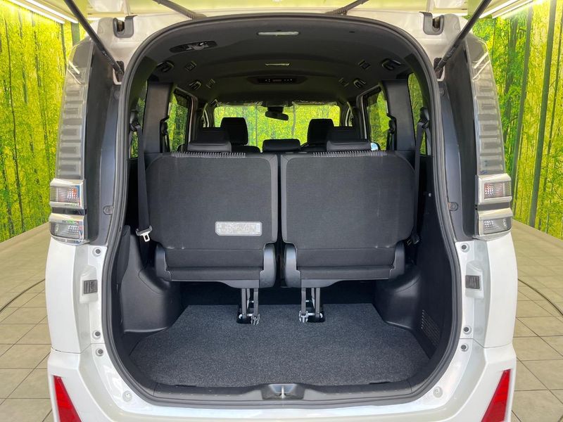 2017 Toyota Voxy DBA-ZRR85W (UW-6a8faca06ec8d)[22]