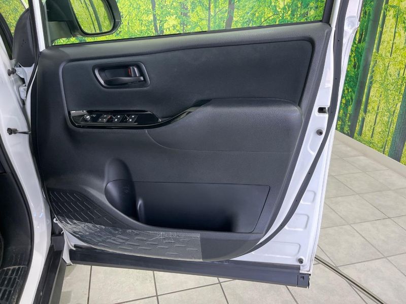 2017 Toyota Voxy DBA-ZRR85W (UW-6a8faca06ec8d)[25]