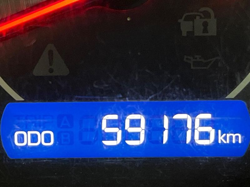 2017 Toyota Voxy DBA-ZRR85W (UW-6a8faca06ec8d)[2]