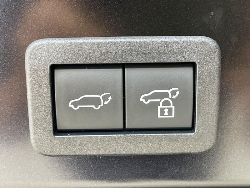 2023 Toyota Corolla Cross 6AA-ZVG11 (UW-6a8faca9b3aa3)[21]
