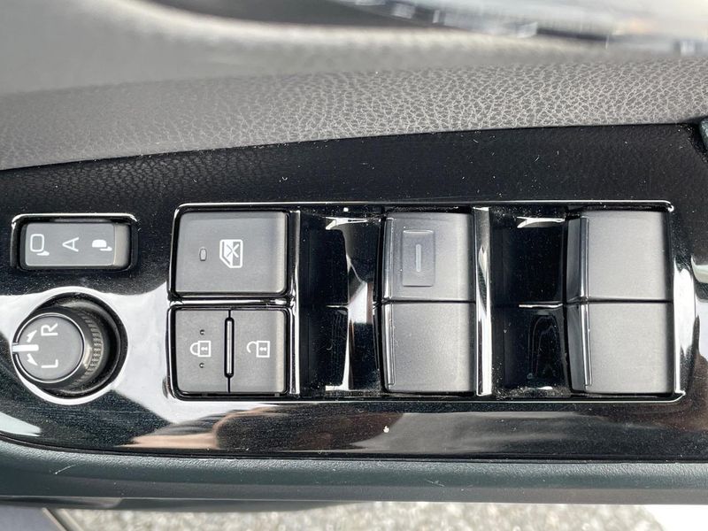 2020 Toyota Prius 6AA-ZVW51 (UW-6a8facc067c6a)[22]