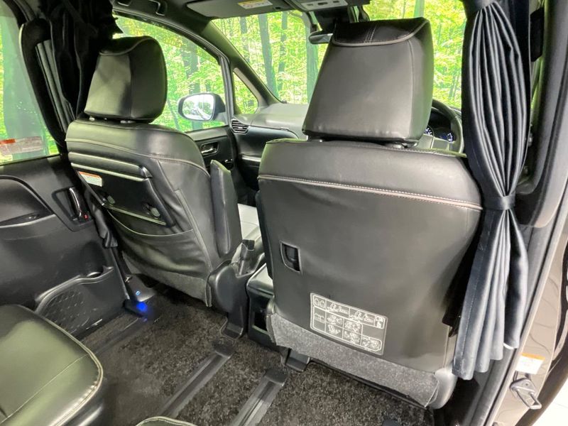 2018 Toyota Voxy DAA-ZWR80W (UW-6a8faccf2a2f6)[19]