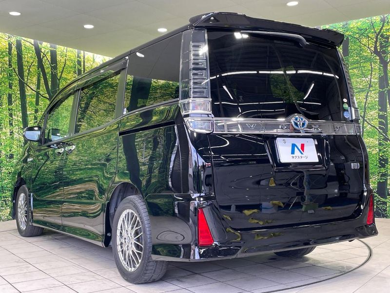 2018 Toyota Voxy DAA-ZWR80W (UW-6a8faccf2a2f6)[7]