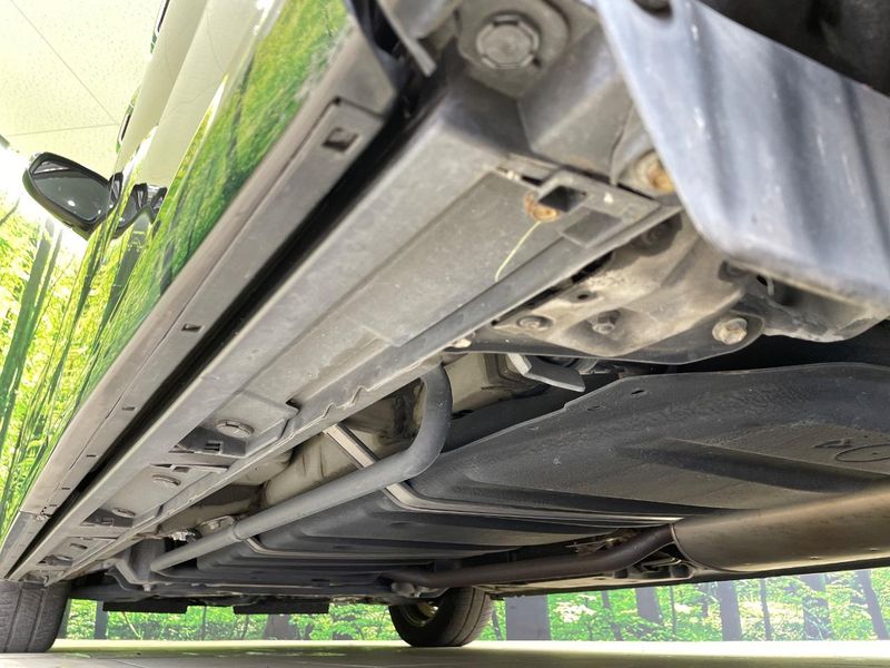 2018 Toyota Voxy DAA-ZWR80W (UW-6a8faccf2a2f6)[11]