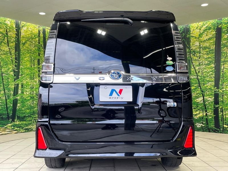 2018 Toyota Voxy DAA-ZWR80W (UW-6a8faccf2a2f6)[8]
