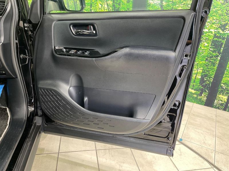 2018 Toyota Voxy DAA-ZWR80W (UW-6a8faccf2a2f6)[13]