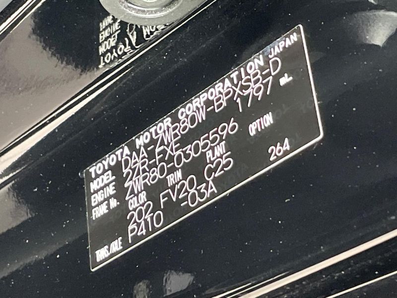 2018 Toyota Voxy DAA-ZWR80W (UW-6a8faccf2a2f6)[1]