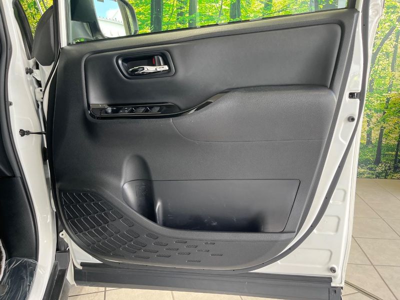 2020 Toyota Voxy 6AA-ZWR80W (UW-6a8facd17cfeb)[19]