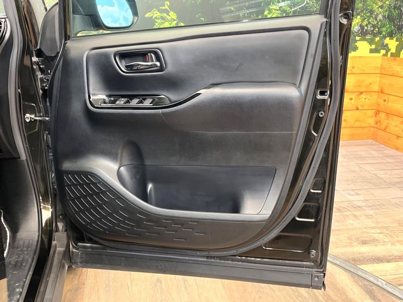 2021 Toyota Voxy 6AA-ZWR80W (UW-6a8facd1ae1d6)[17]