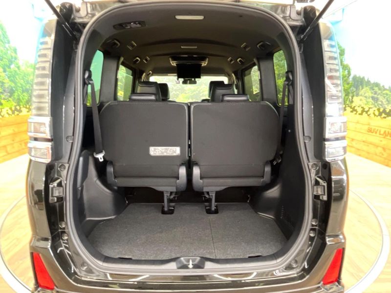 2021 Toyota Voxy 6AA-ZWR80W (UW-6a8facd1ae1d6)[18]