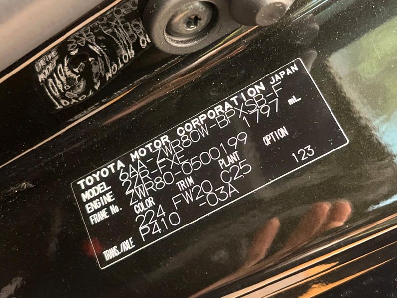 2021 Toyota Voxy 6AA-ZWR80W (UW-6a8facd1ae1d6)[1]