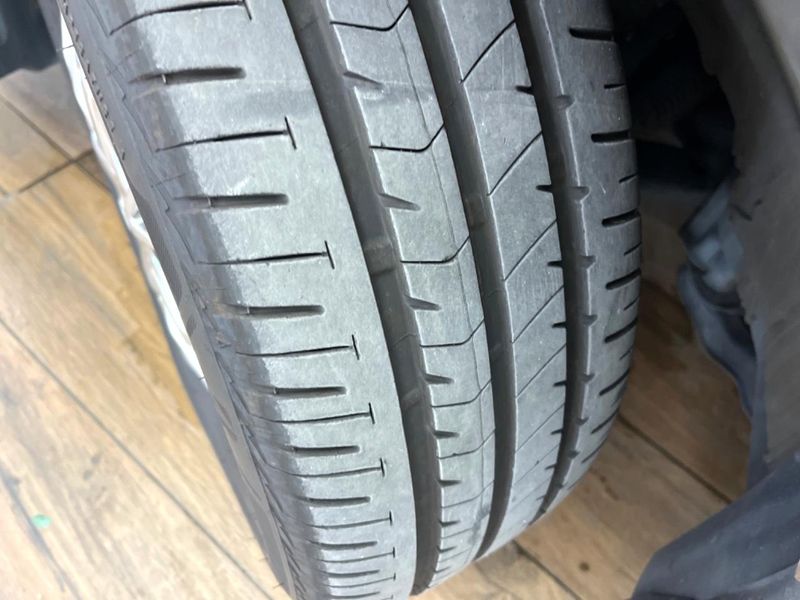 2021 Toyota Voxy 6AA-ZWR80W (UW-6a8facd1ae1d6)[24]