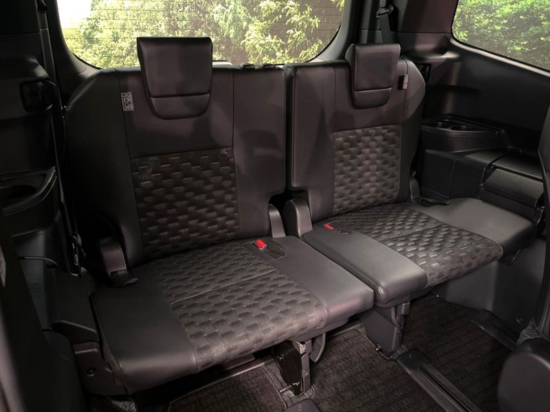 2022 Toyota Voxy 6AA-ZWR90W (UW-6a8facd384710)[9]