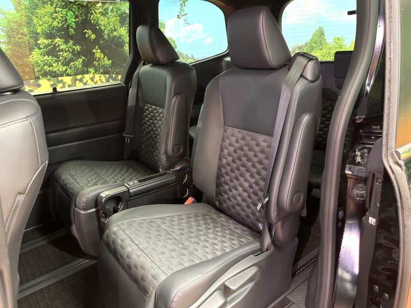 2022 Toyota Voxy 6AA-ZWR90W (UW-6a8facd384710)[11]