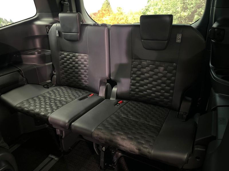 2022 Toyota Voxy 6AA-ZWR90W (UW-6a8facd384710)[12]