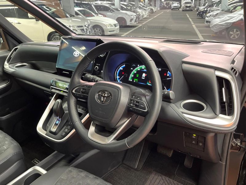 2022 Toyota Voxy 6AA-ZWR90W (UW-6a8facd384710)[5]