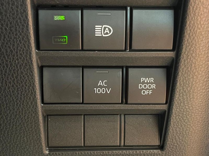 2022 Toyota Voxy 6AA-ZWR90W (UW-6a8facd384710)[25]
