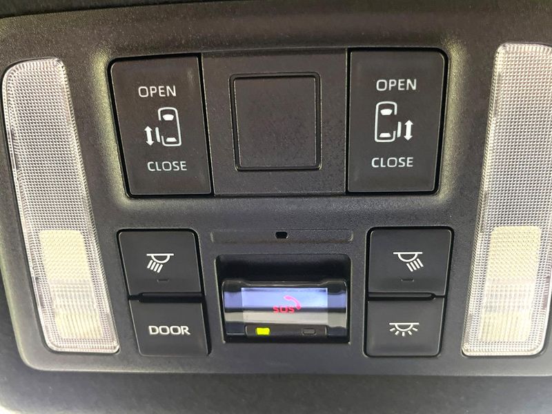 2022 Toyota Voxy 6AA-ZWR90W (UW-6a8facd444804)[21]