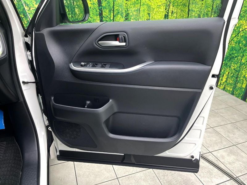 2022 Toyota Voxy 6AA-ZWR90W (UW-6a8facd444804)[7]