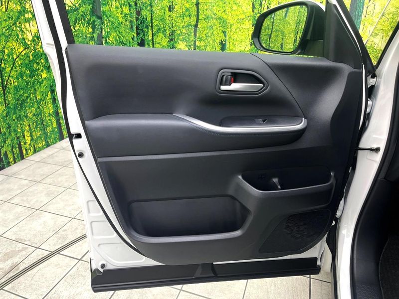 2022 Toyota Voxy 6AA-ZWR90W (UW-6a8facd444804)[6]